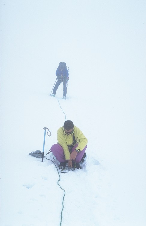 Abstieg im dichten Nebel