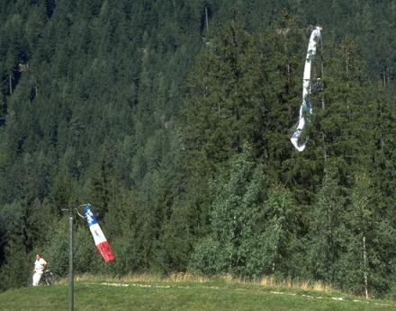 Baumlandung am Landeplatz in Chamonix